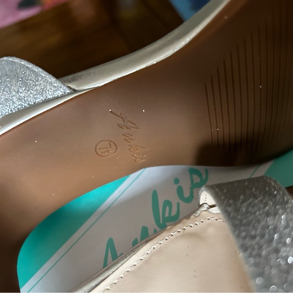 Sparkle Sandals - Picture 3 of 3